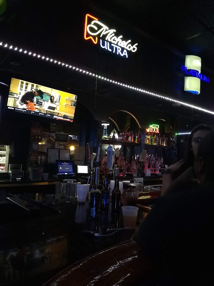 Edge Bar & Grill - Photo 6