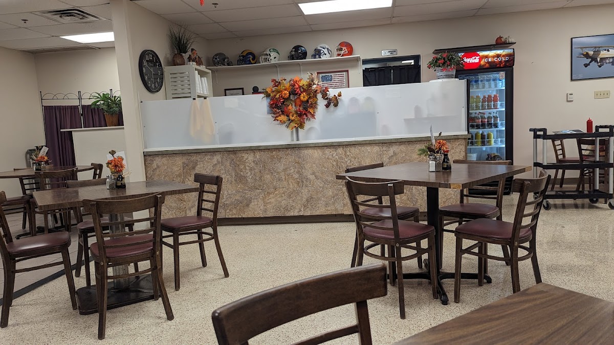 Mathis Field Cafe / Airport - Photo 2