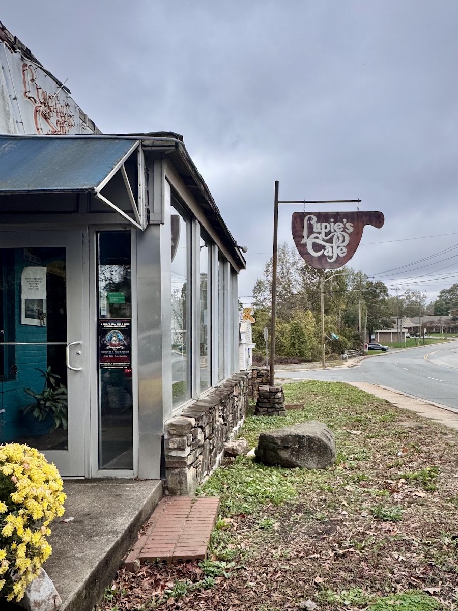 Lupie's Cafe - Photo 3