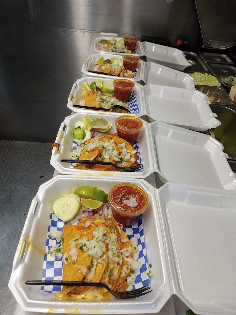 El Bebos Street Tacos & Hot Dogs - Photo 3