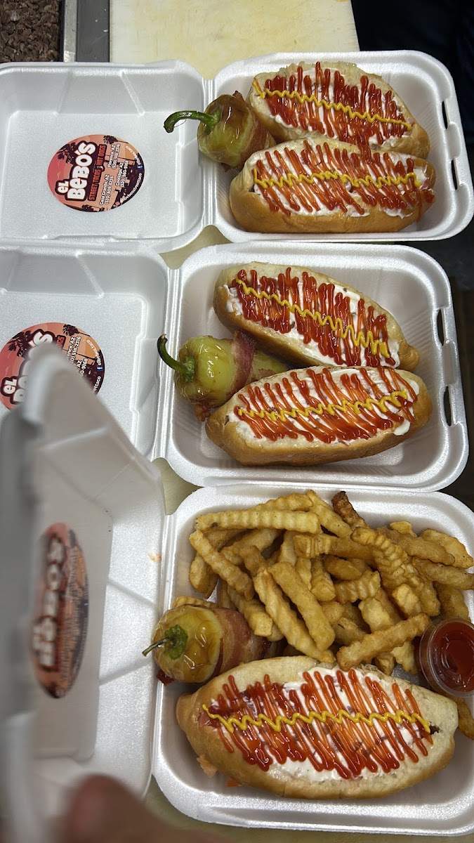 El Bebos Street Tacos & Hot Dogs - Photo 4