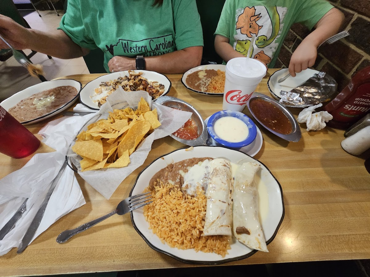 El Maguey Mexican Restaurant - Photo 9