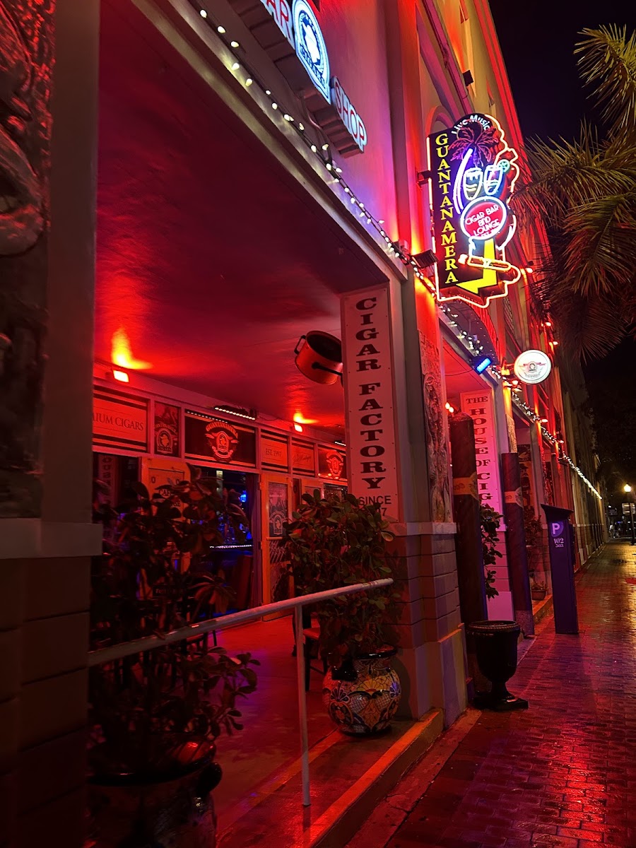 Guantanamera Cafe and Lounge - Photo 6