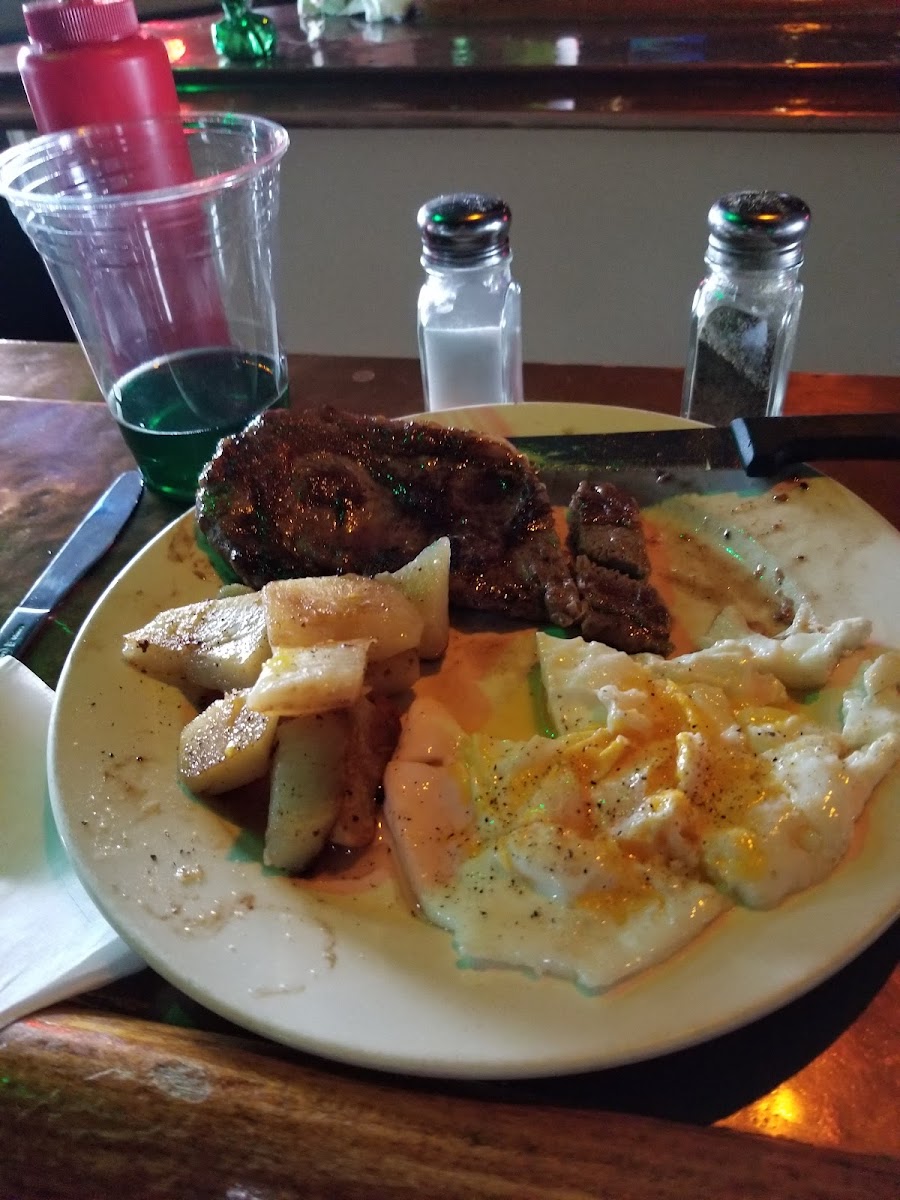 Peecox Bar & Grill Independence - Photo 1
