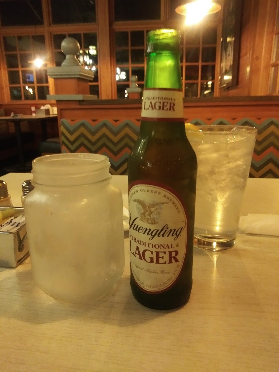Huzzah Eatery - Photo 4