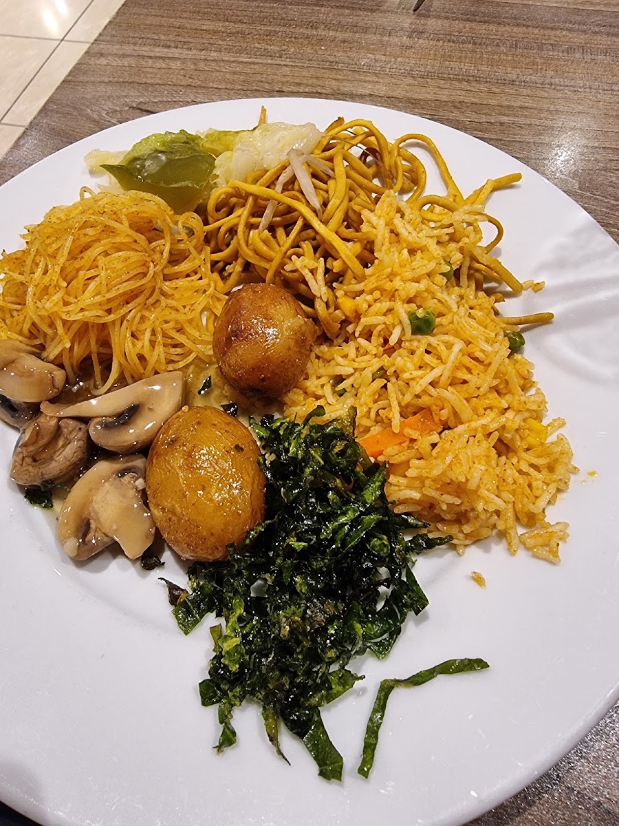 Gourmet Buffet - Photo 5