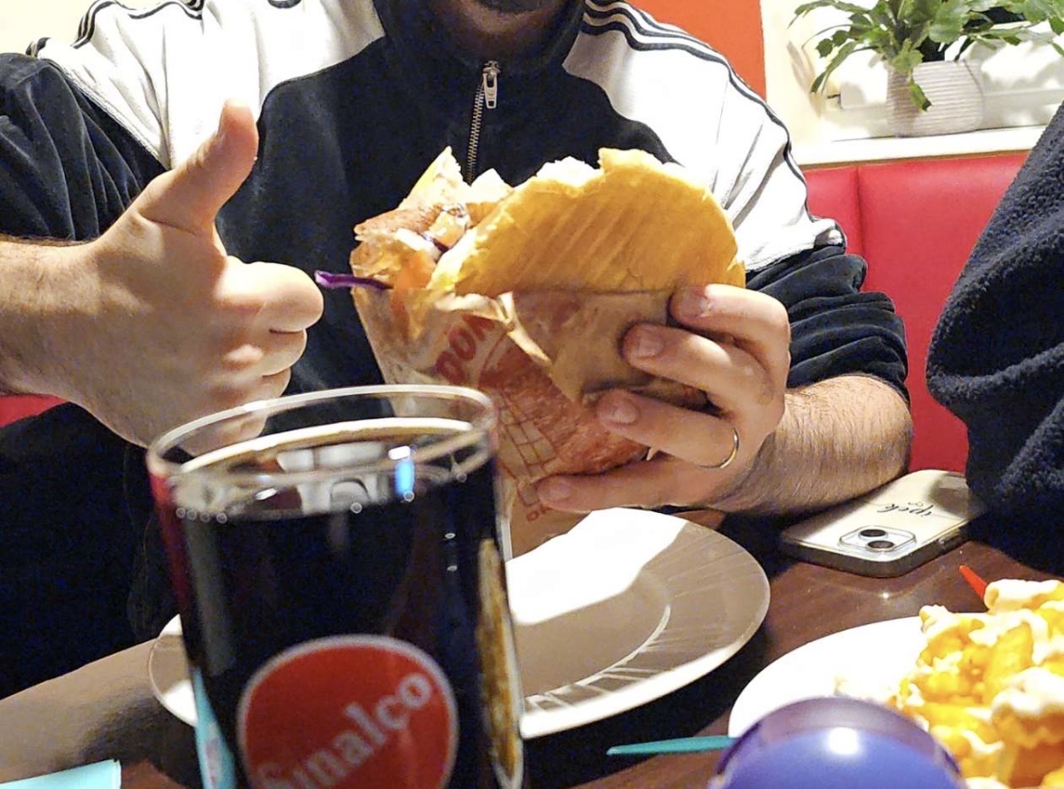 Ali's Döner Bistro - Photo 9
