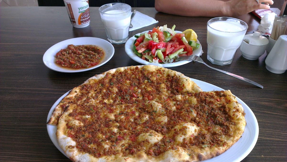 Ali's Döner Bistro - Photo 4