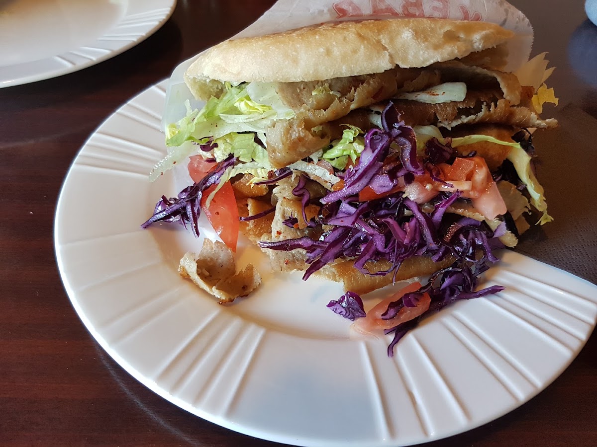 Ali's Döner Bistro - Photo 6