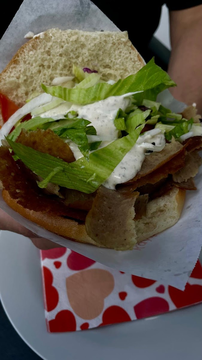 Ali's Döner Bistro - Photo 8