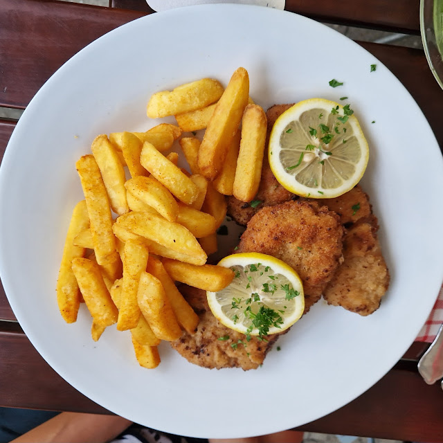 Schnitzel Größe M Mit Pommes