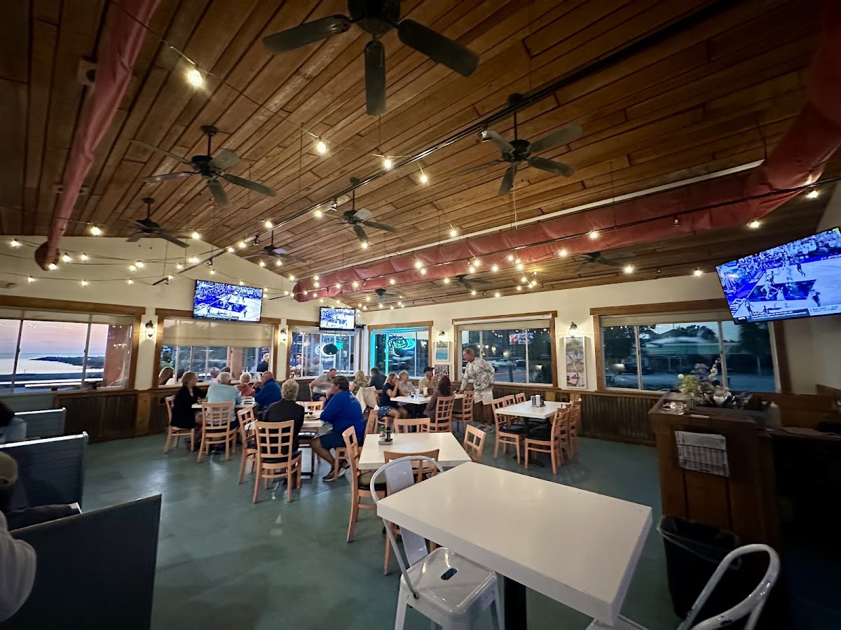 Oyster Shucker Craft & Draft - Photo 8