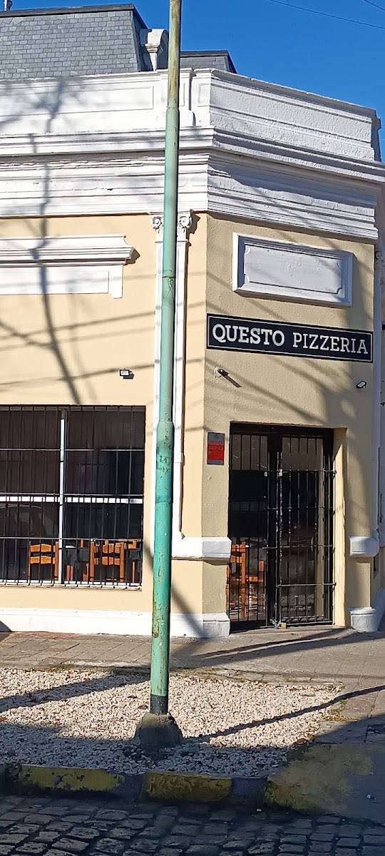 Questo pizzería