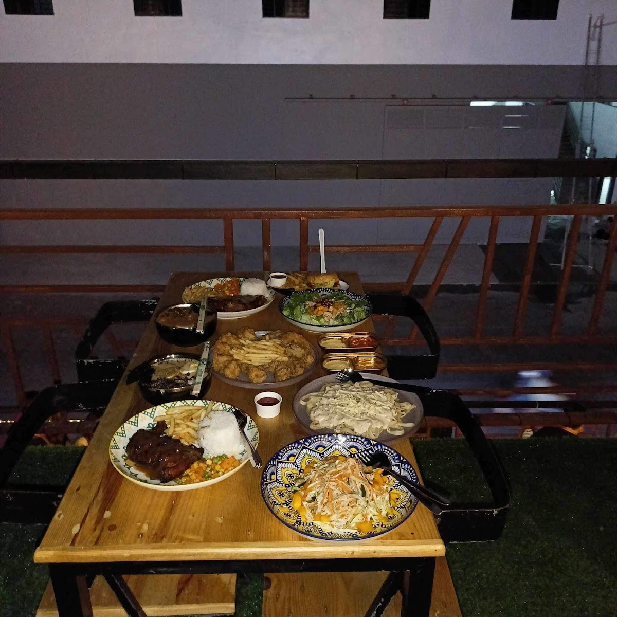 reroute cafe - Photo 9