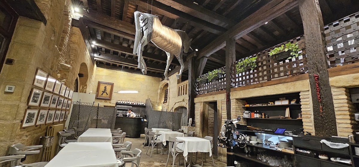 Los Caños Haro Restaurante - Photo 2