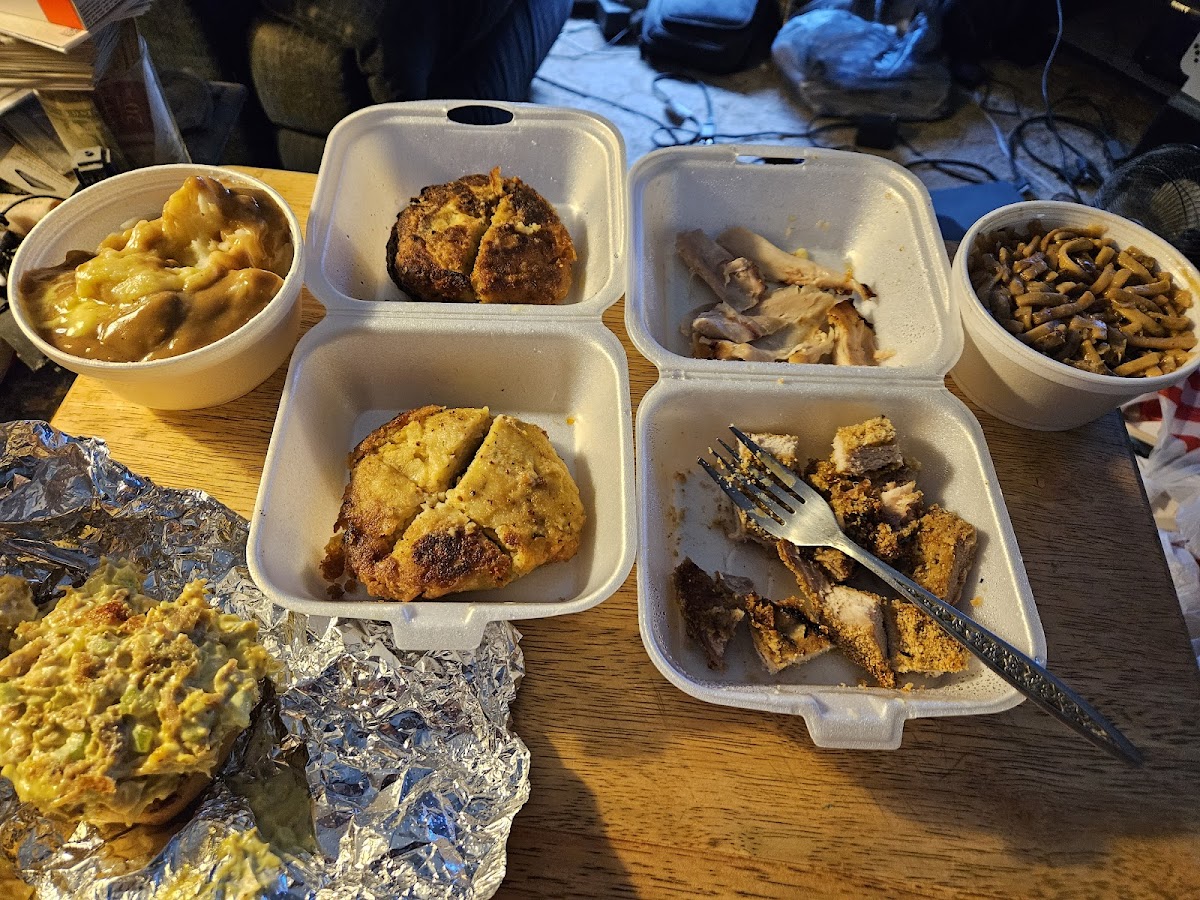 MUDDY CREEK BBQ - Photo 8