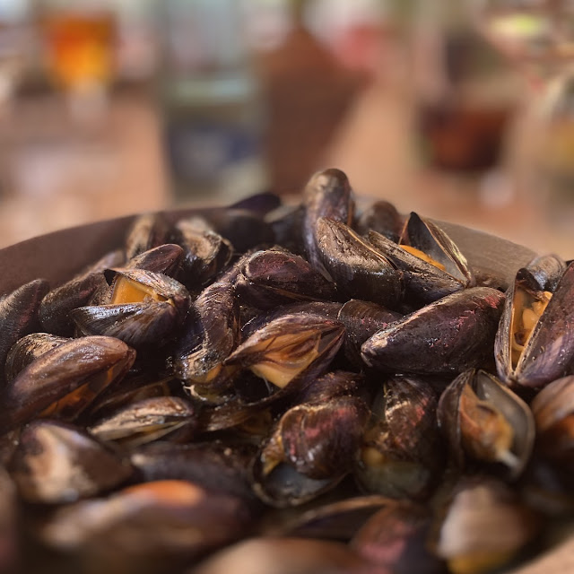 Grilled Bouchot Mussels with Pepper and Olive Oil