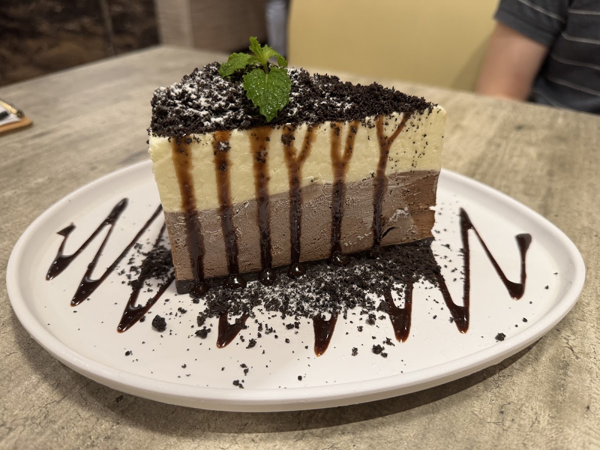 Anmour Cafe Eko Botani - Photo 2