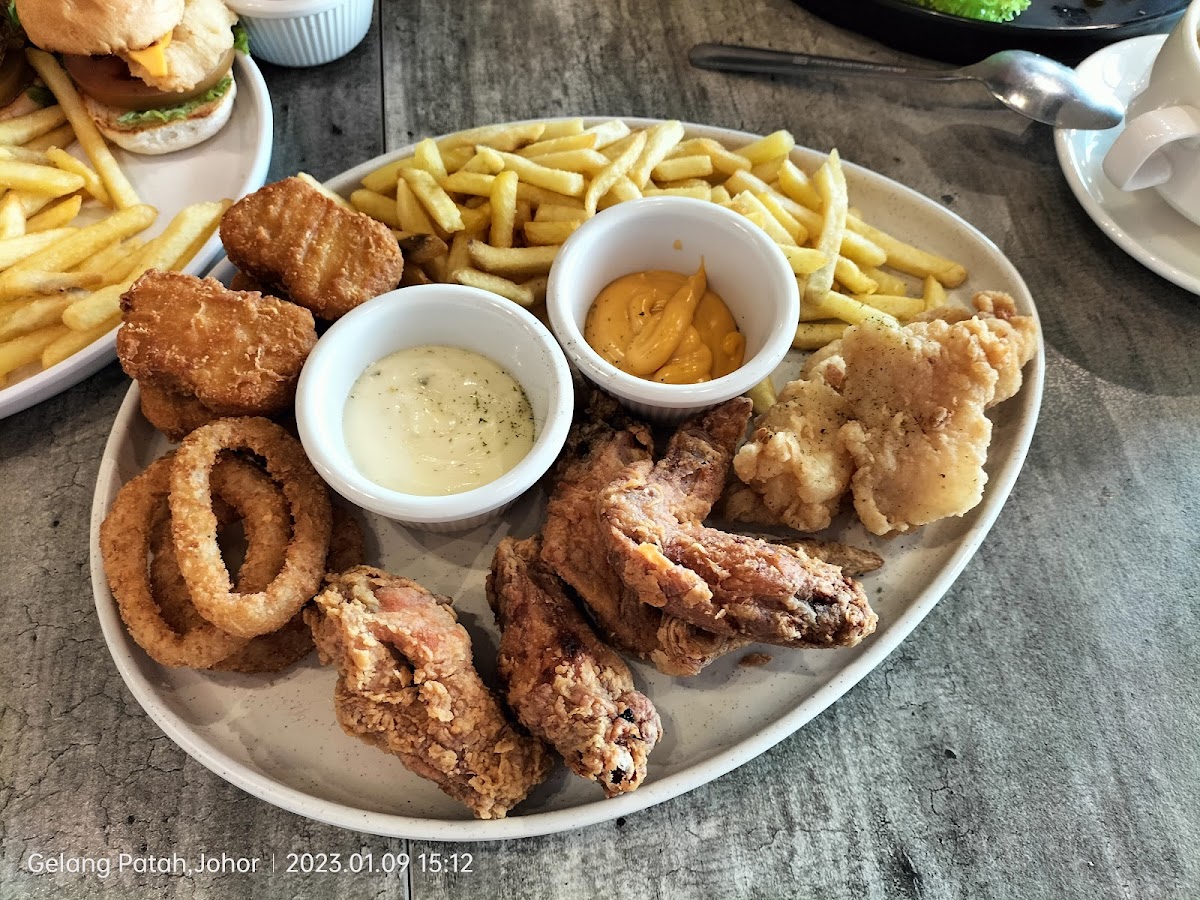 Anmour Cafe Eko Botani - Photo 6