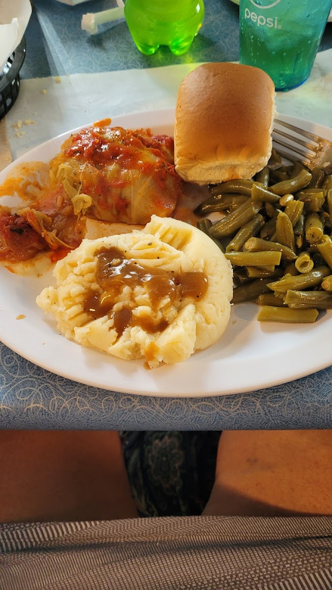 Hornet's Restaurant - Photo 3