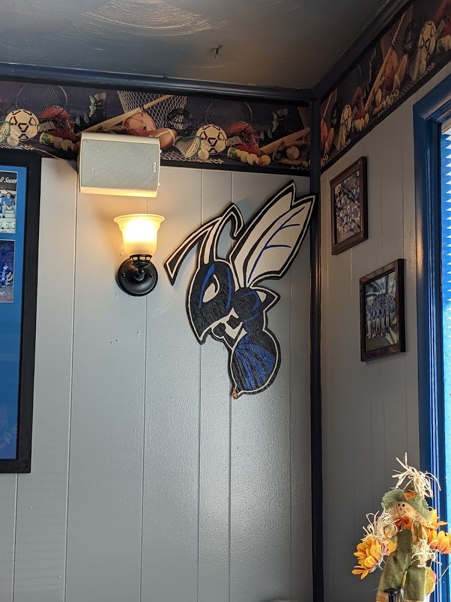 Hornet's Restaurant - Photo 4