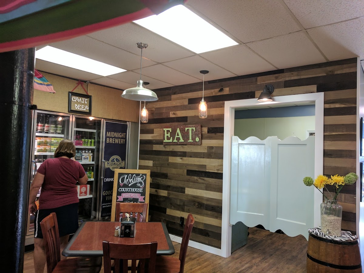 Courthouse Market & Grill - Photo 3