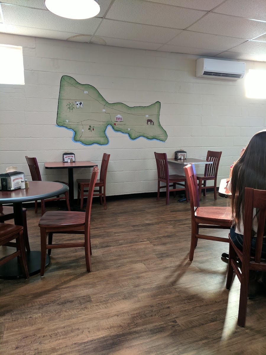 Courthouse Market & Grill - Photo 5