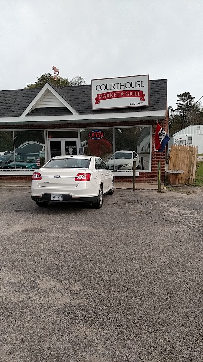 Courthouse Market & Grill - Photo 8