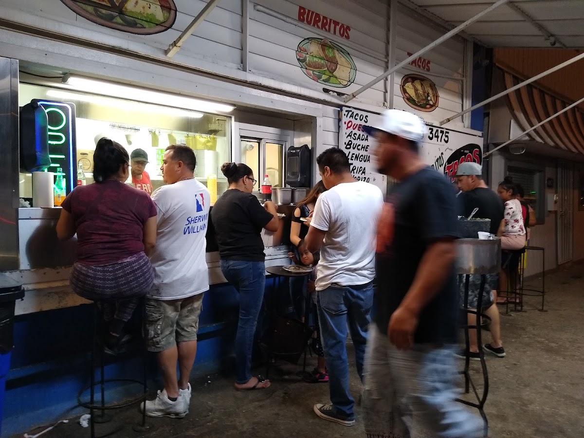 Tacos El Güero - Photo 2