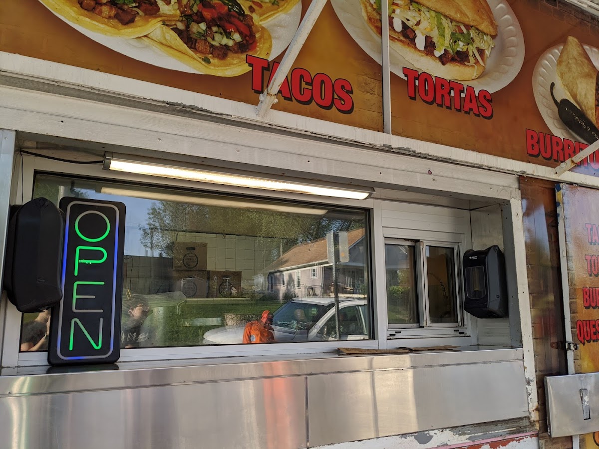 Tacos El Güero - Photo 6