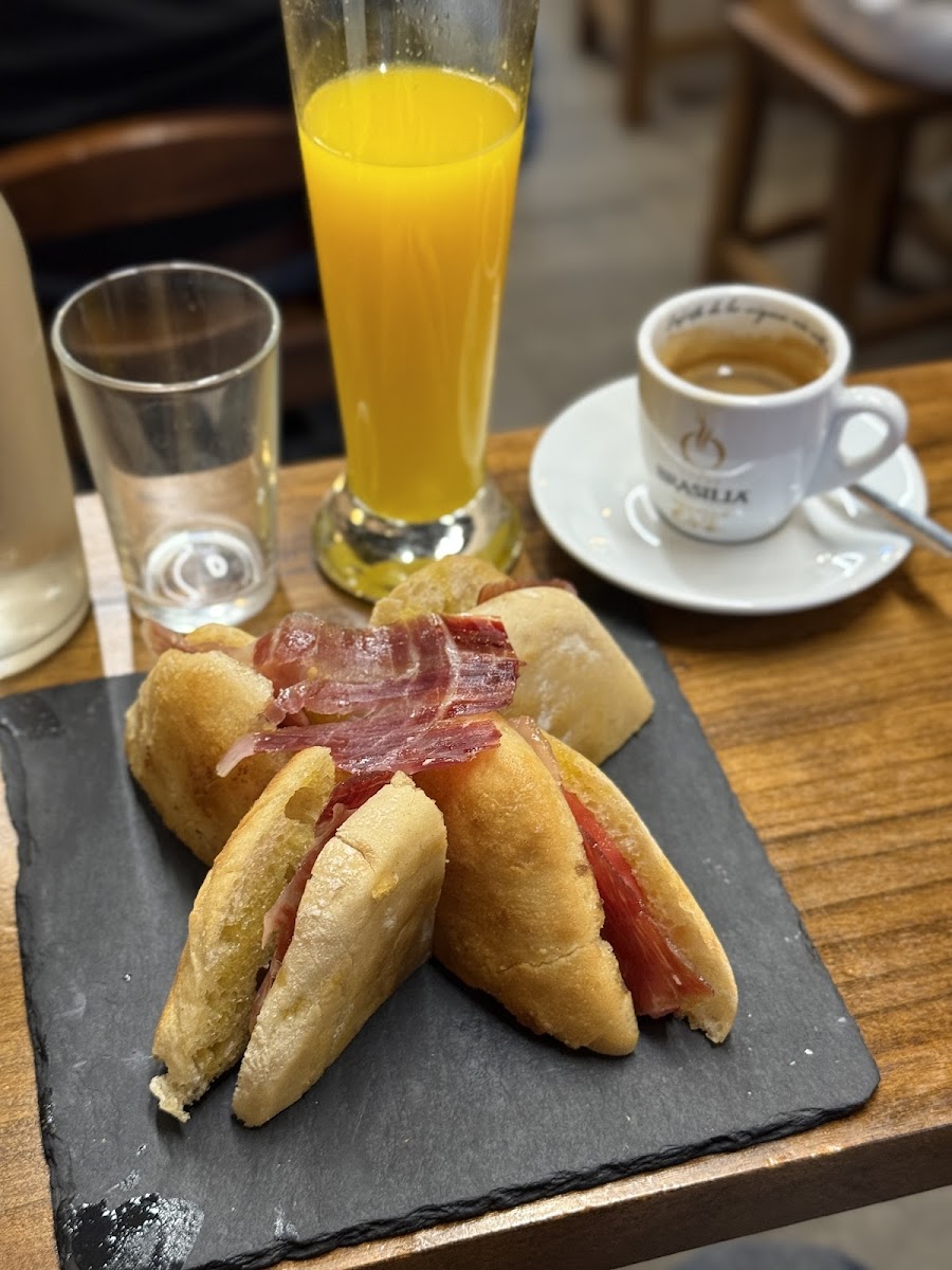 Cafeteria Aromas de San Roman - Photo 3