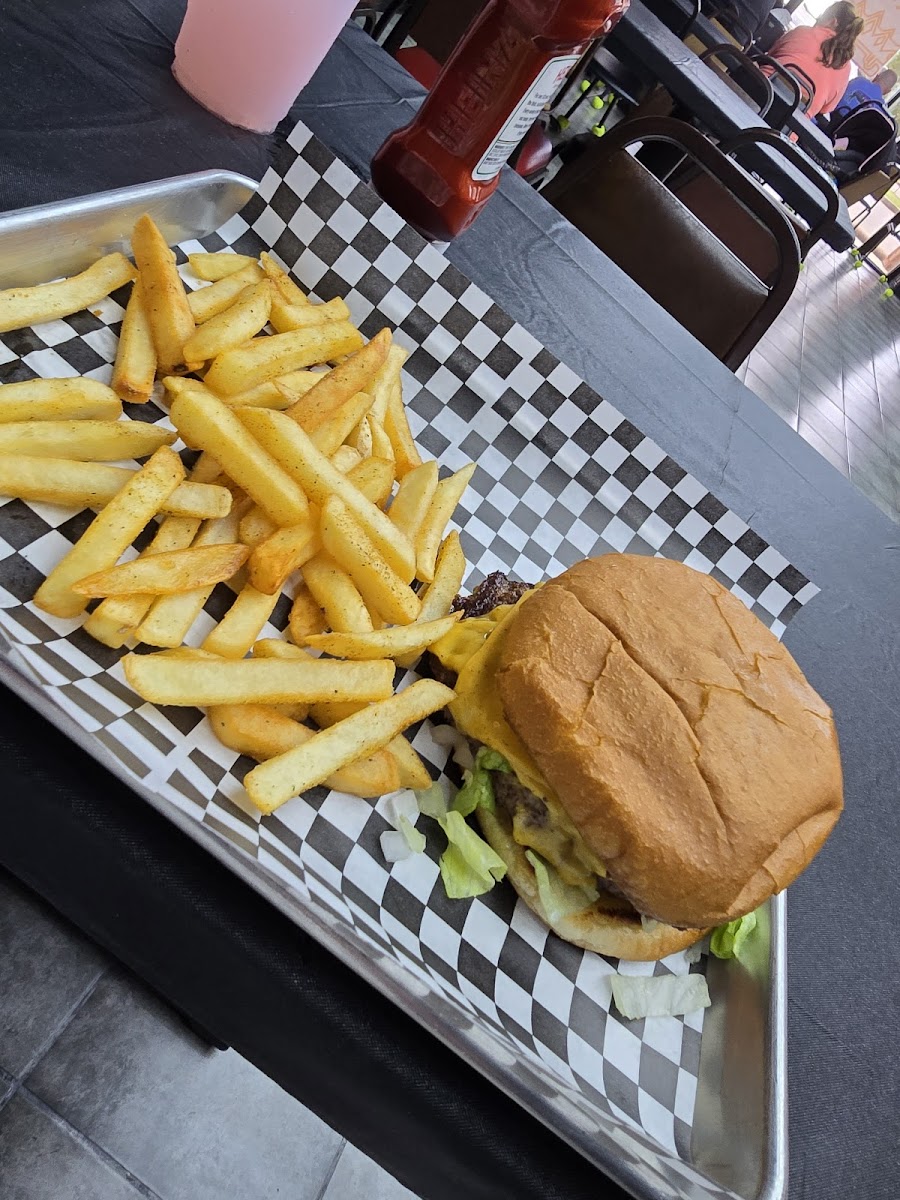 Burger Dynasty - Photo 6