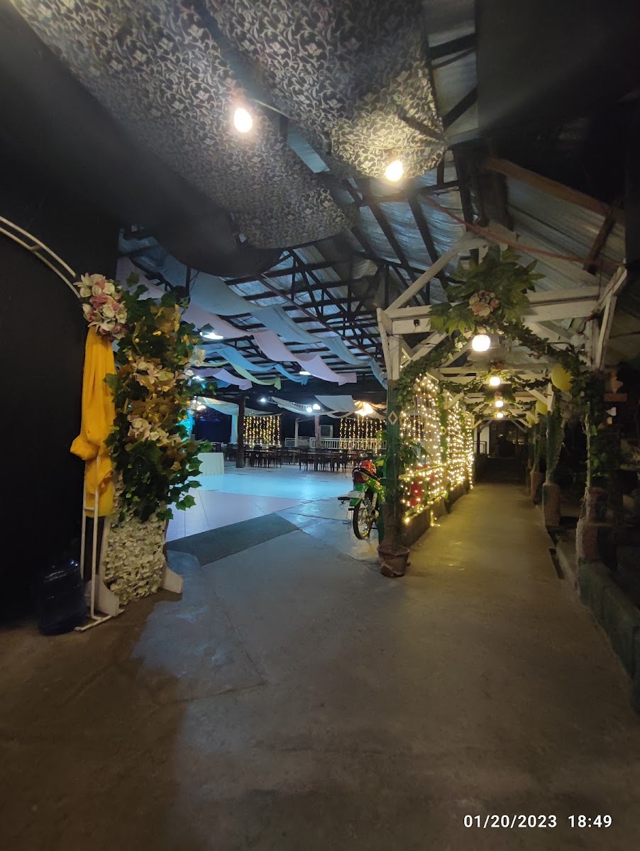 Hapag Luntian Restobar - Photo 3