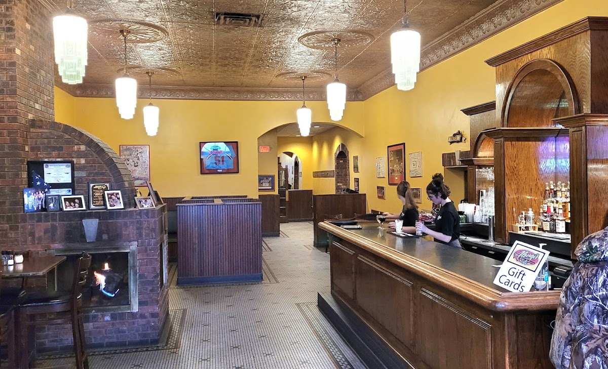 Alongi's Italian Restaurant - Photo 2