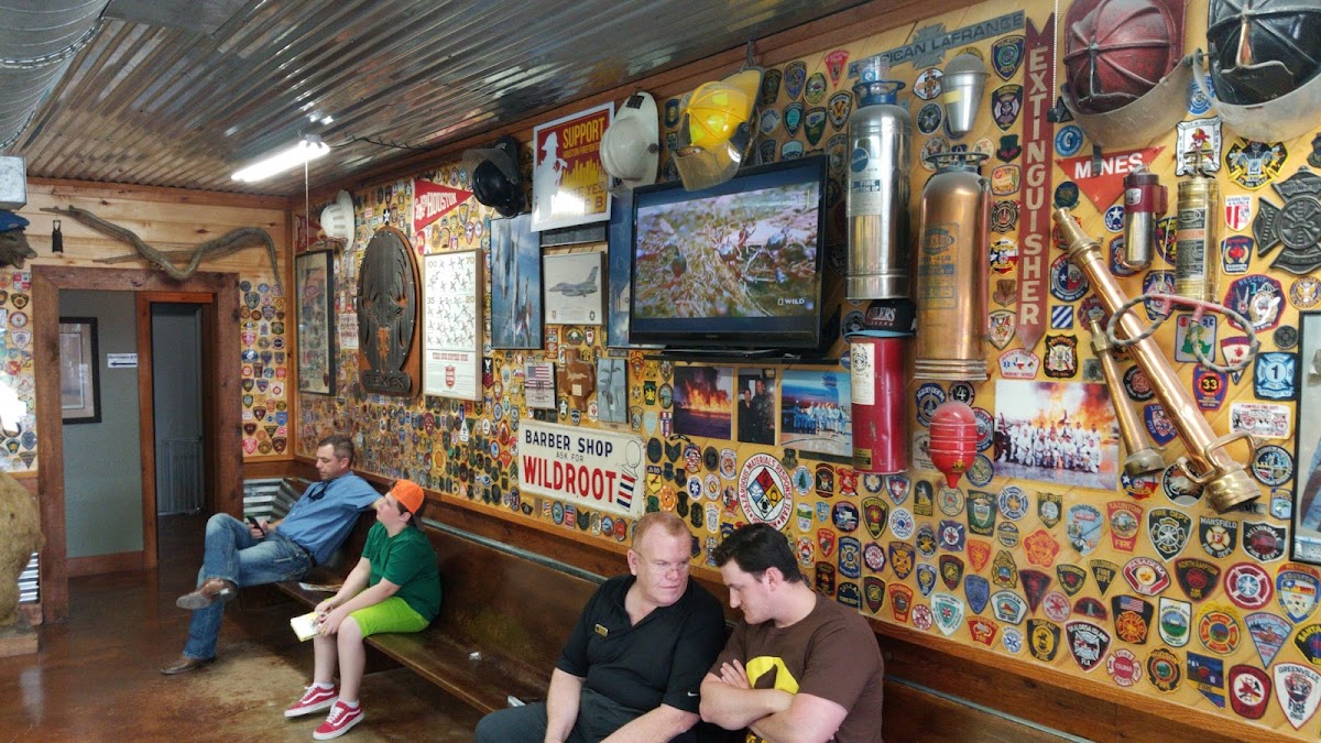 Parks Barbershop & Salon - Photo 2