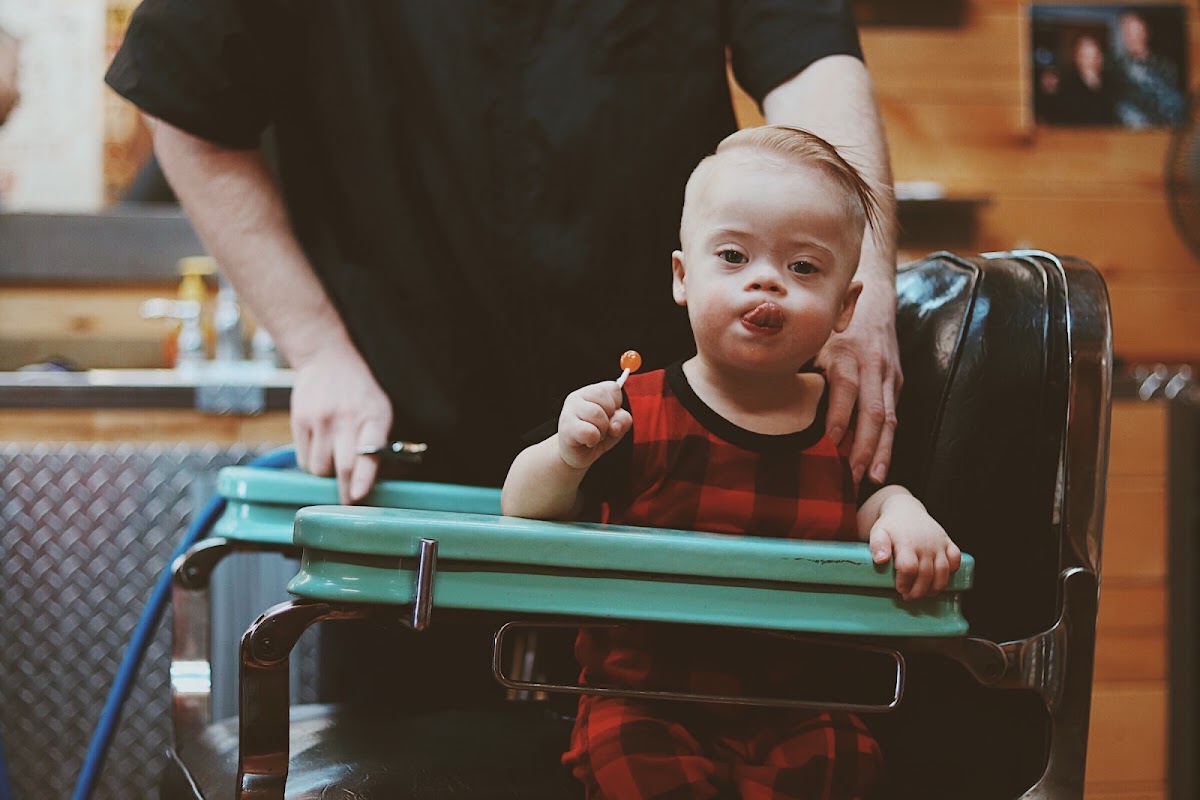 Parks Barbershop & Salon - Photo 7