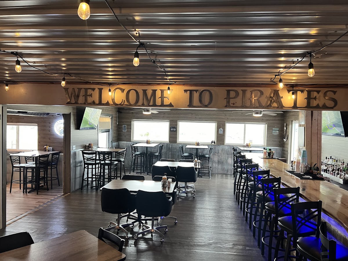 Pirate's Pub and Convenience Store - Photo 5