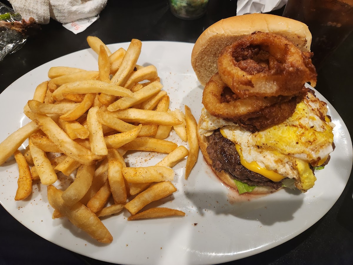 Elev8te Sports Bar and Grill - Photo 3