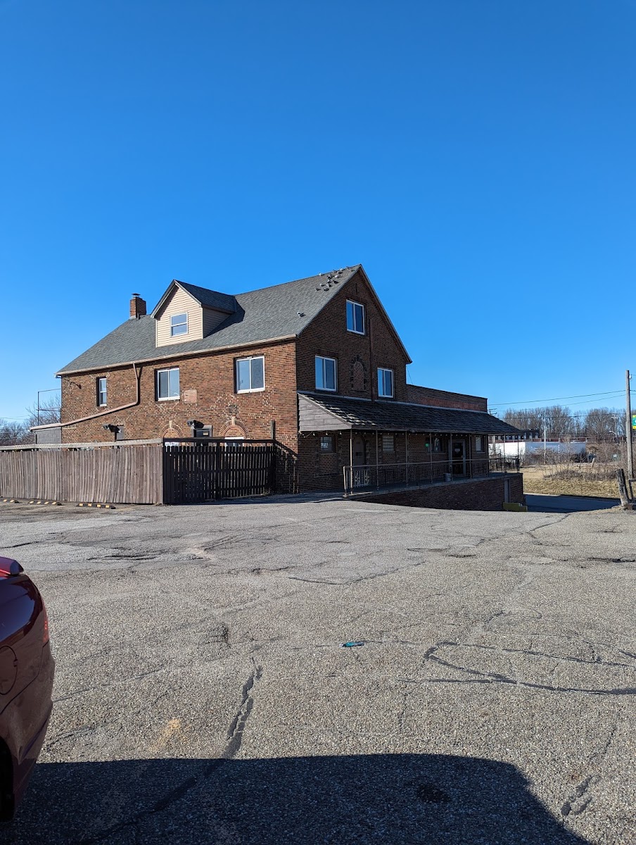 Whistle Stop Tavern - Photo 9