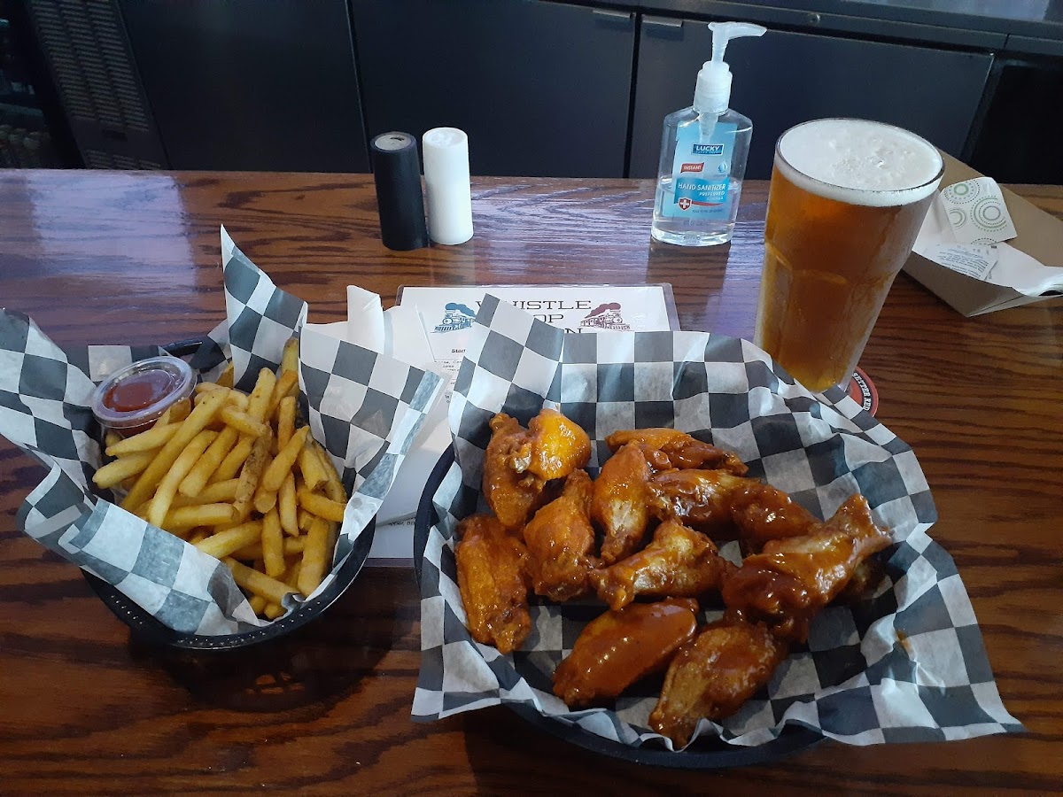 Whistle Stop Tavern - Photo 3