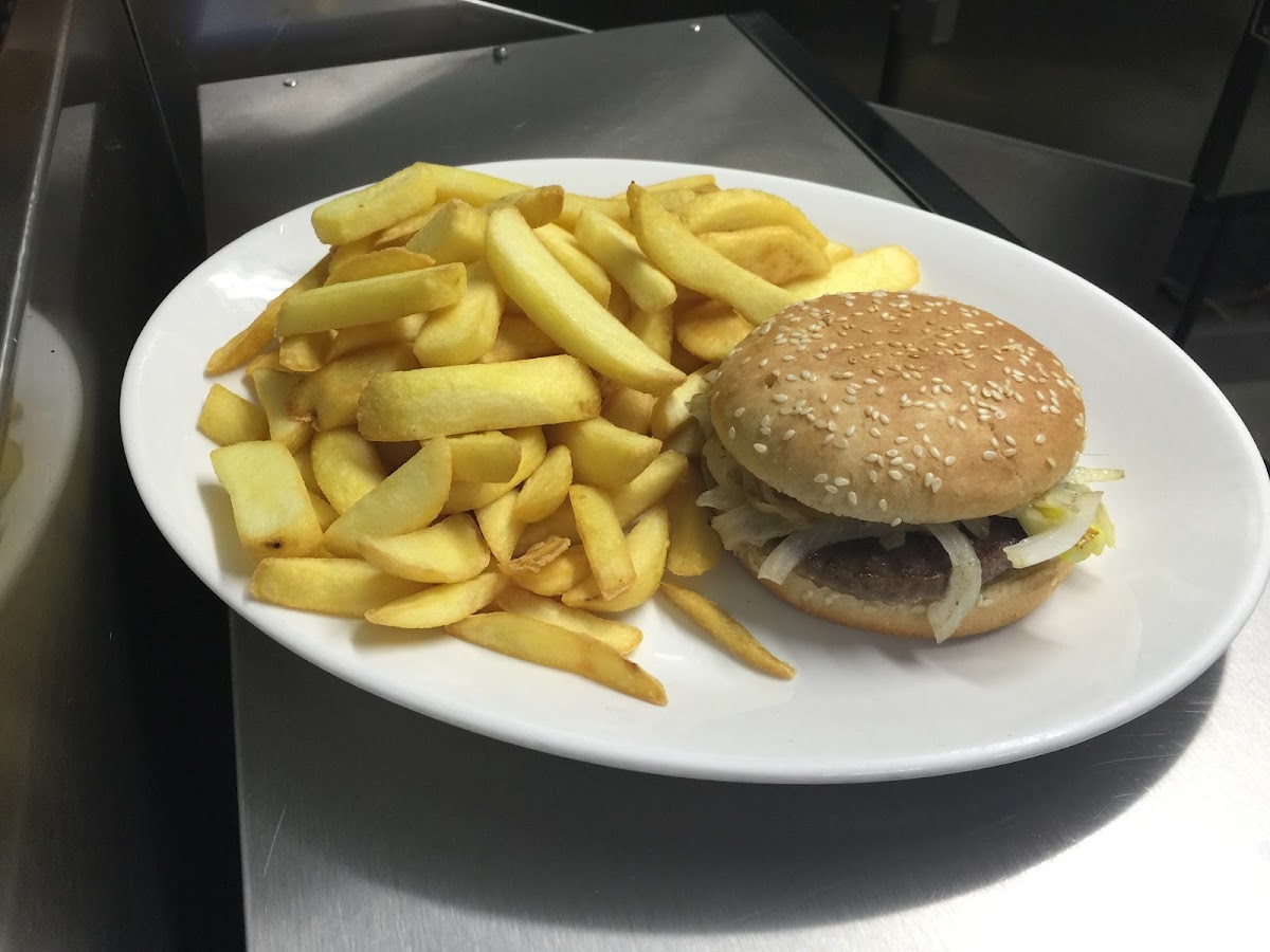 Barking Cafe - Photo 9