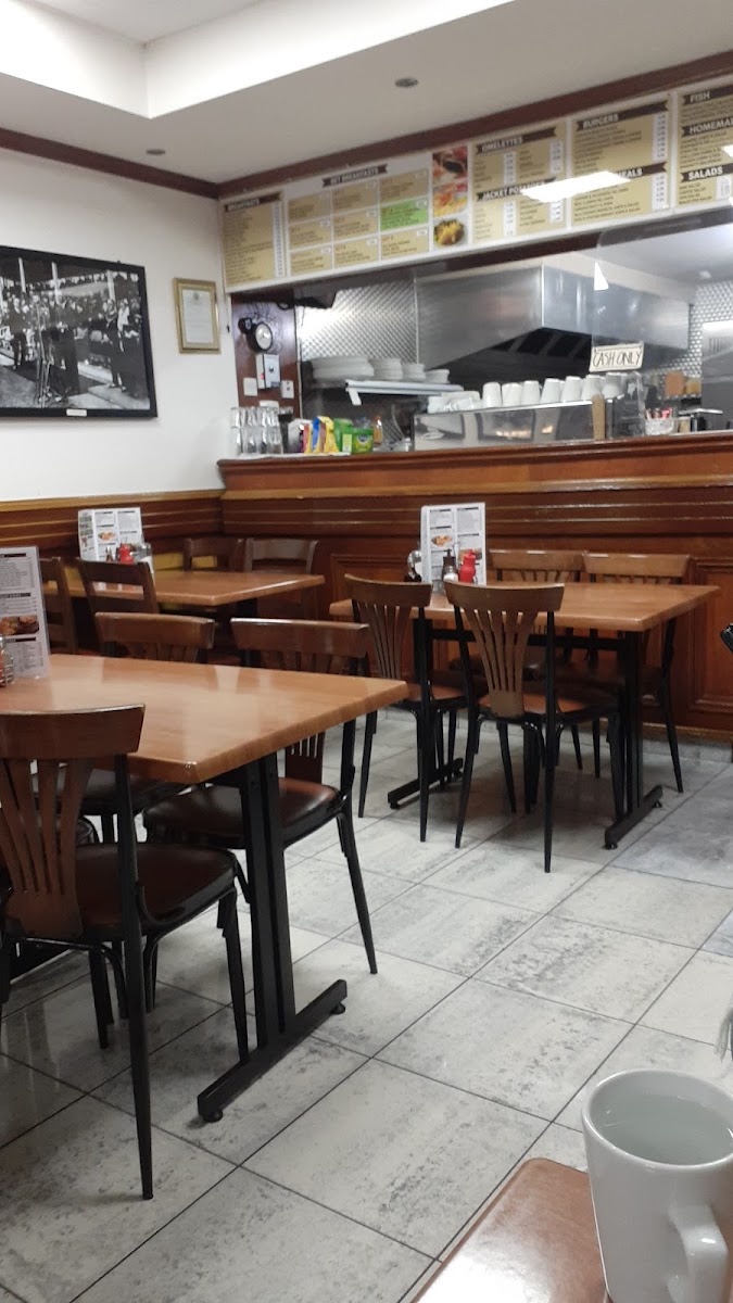 Barking Cafe - Photo 3