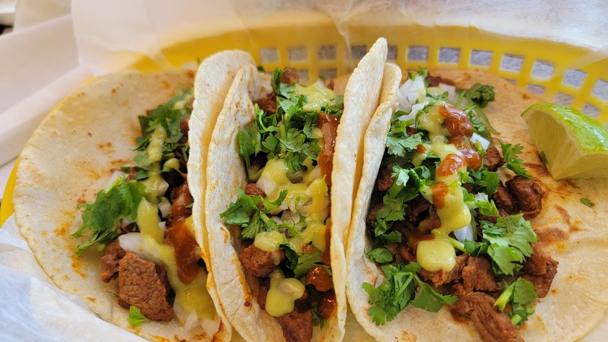 Tacos N Beer taqueria - Photo 9