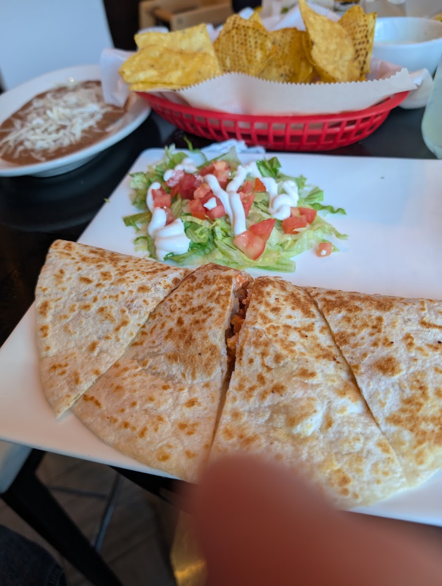 Tacos N Beer taqueria - Photo 5