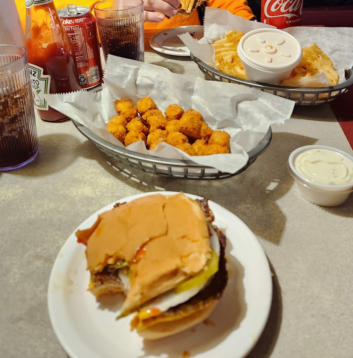 Ray's Tavern - Photo 2