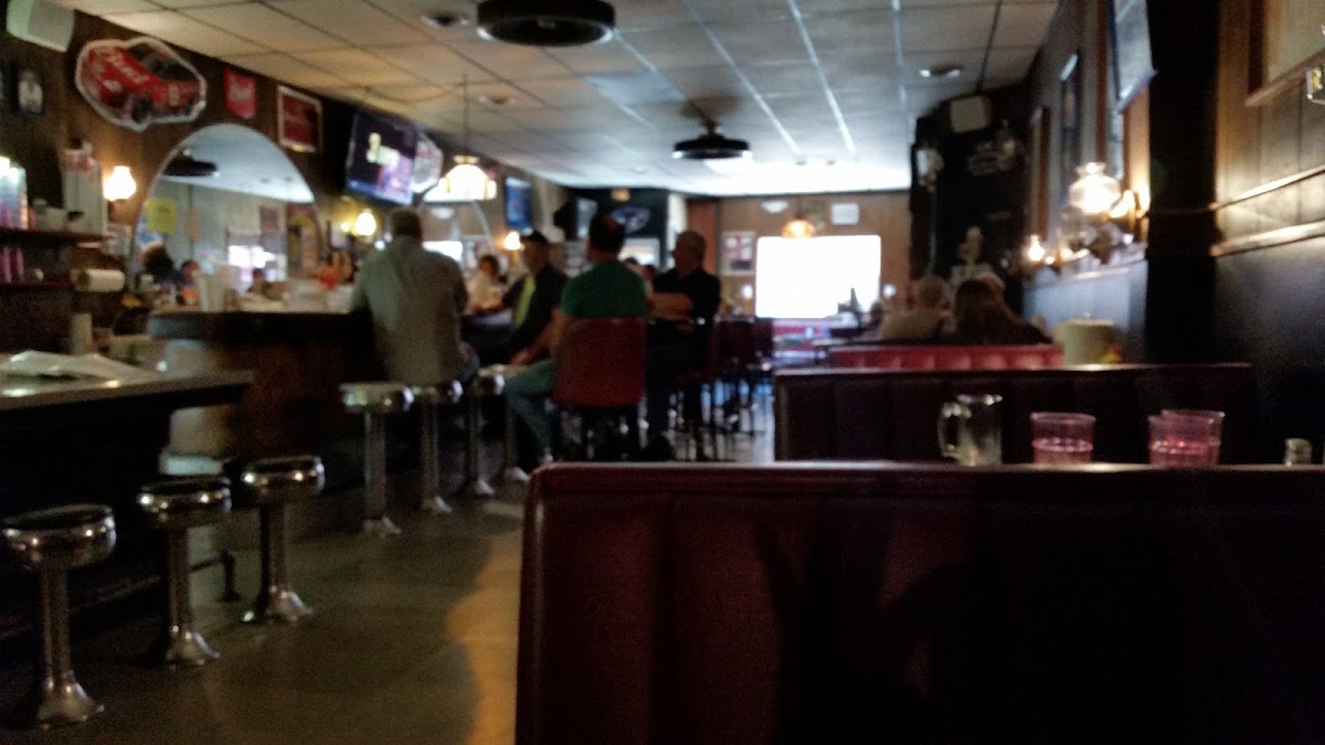 Ray's Tavern - Photo 5
