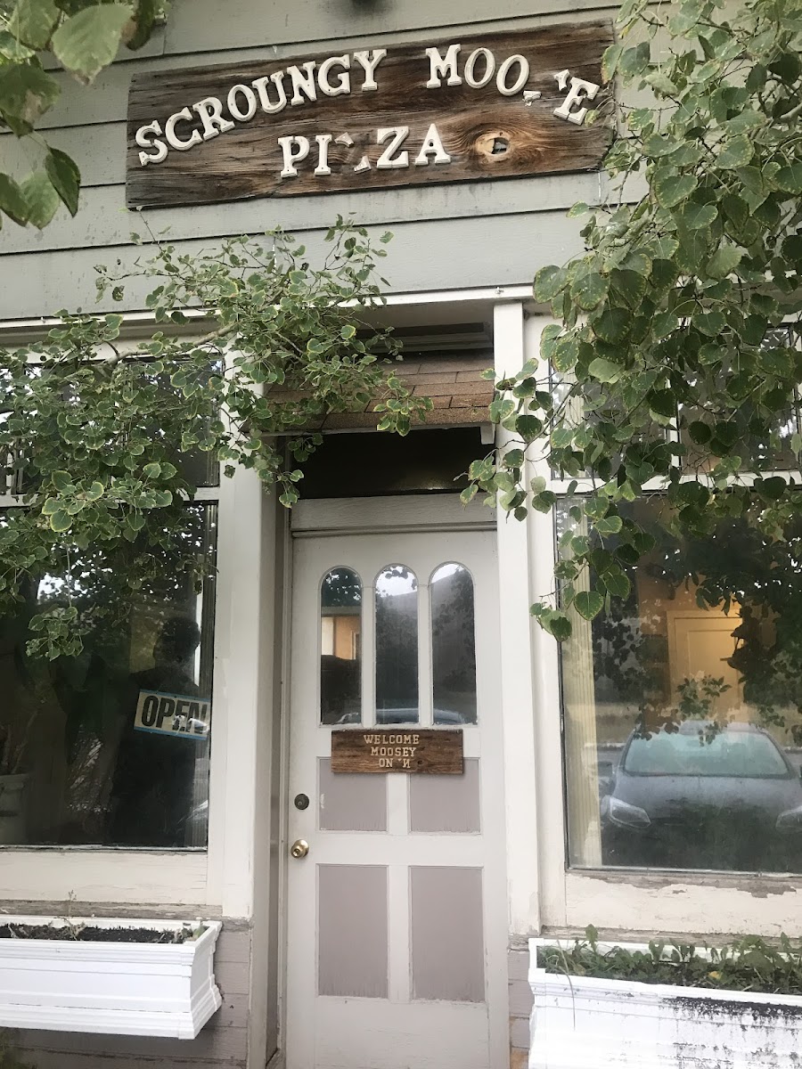 Scroungy Moose Pizza - Photo 4