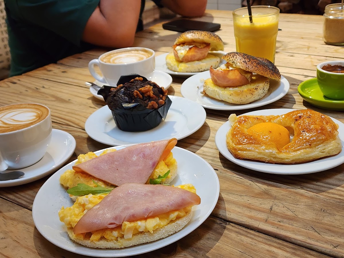 The Mugshot Cafe - Photo 4