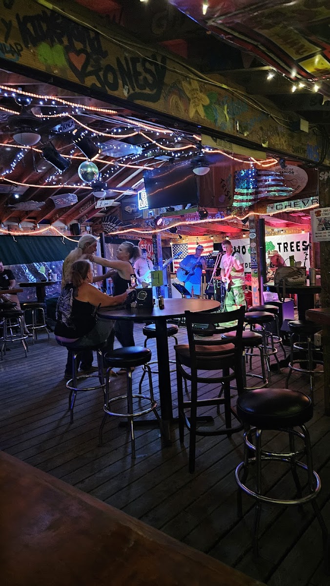 Two Trees Sports Bar & Grill - Photo 3