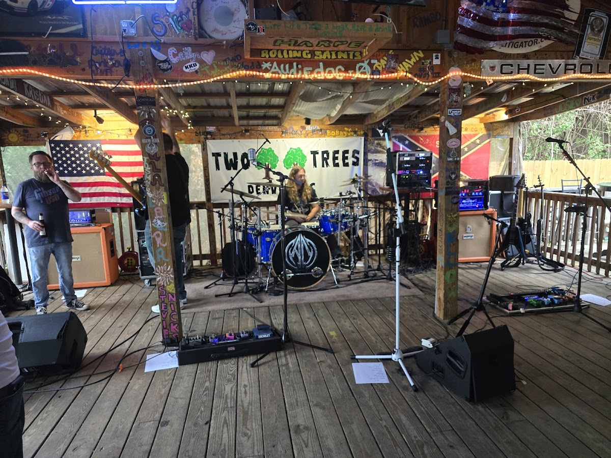 Two Trees Sports Bar & Grill - Photo 6